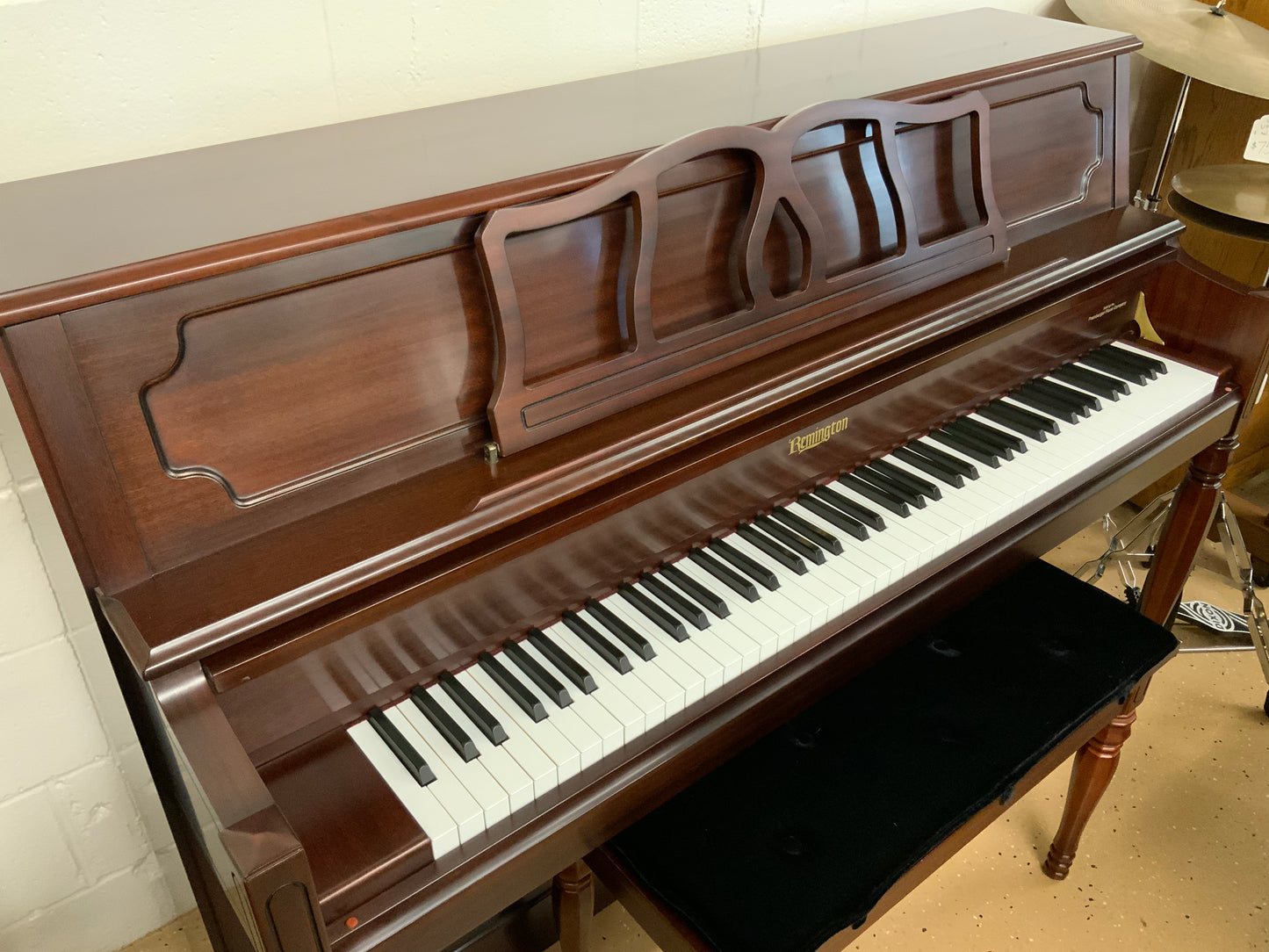 Remington RV-43T Upright Piano