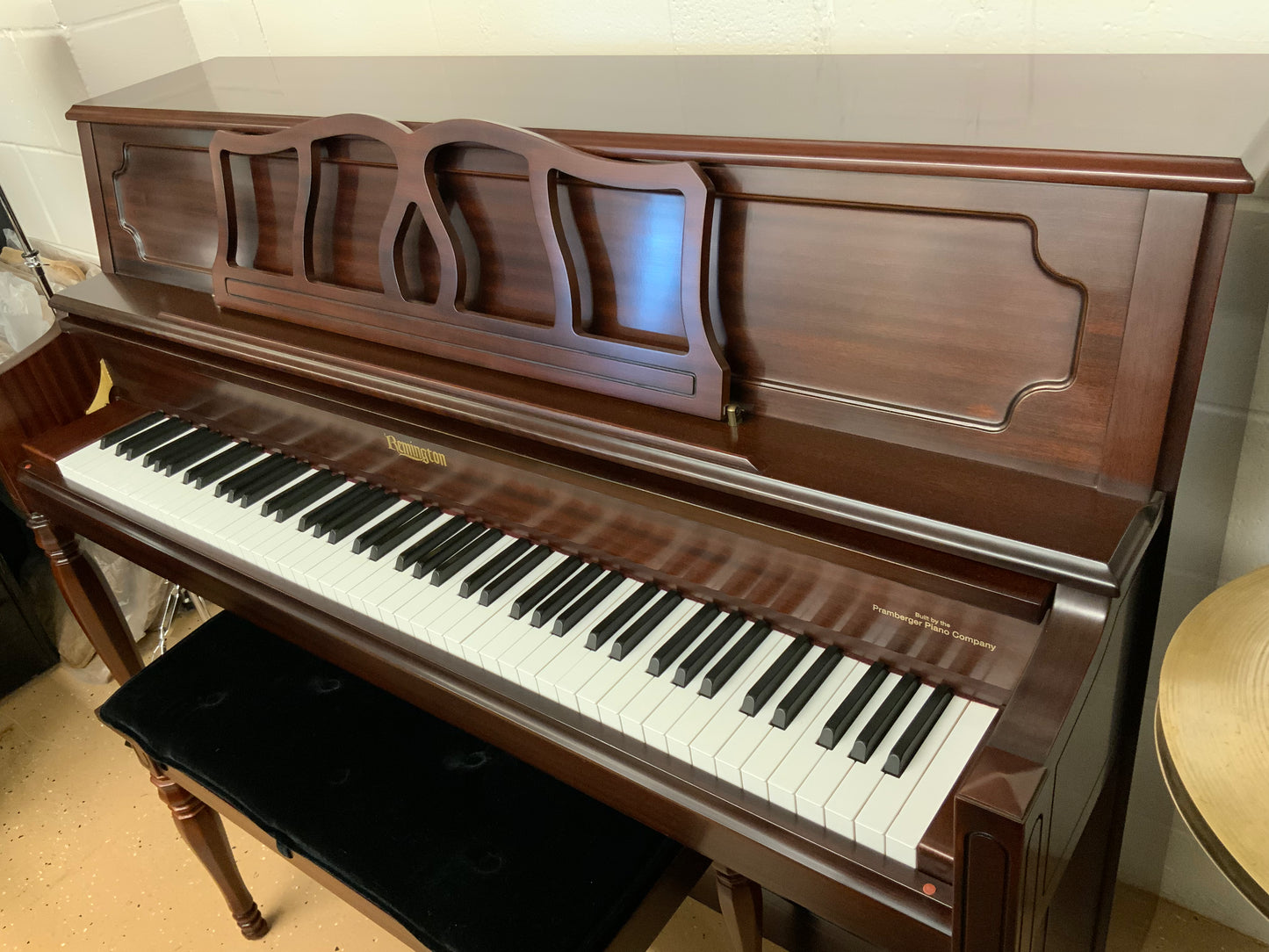 Remington RV-43T Upright Piano