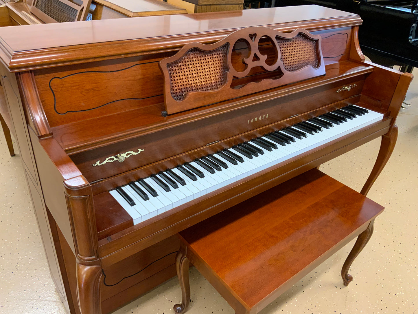 Yamaha M405 Upright Piano