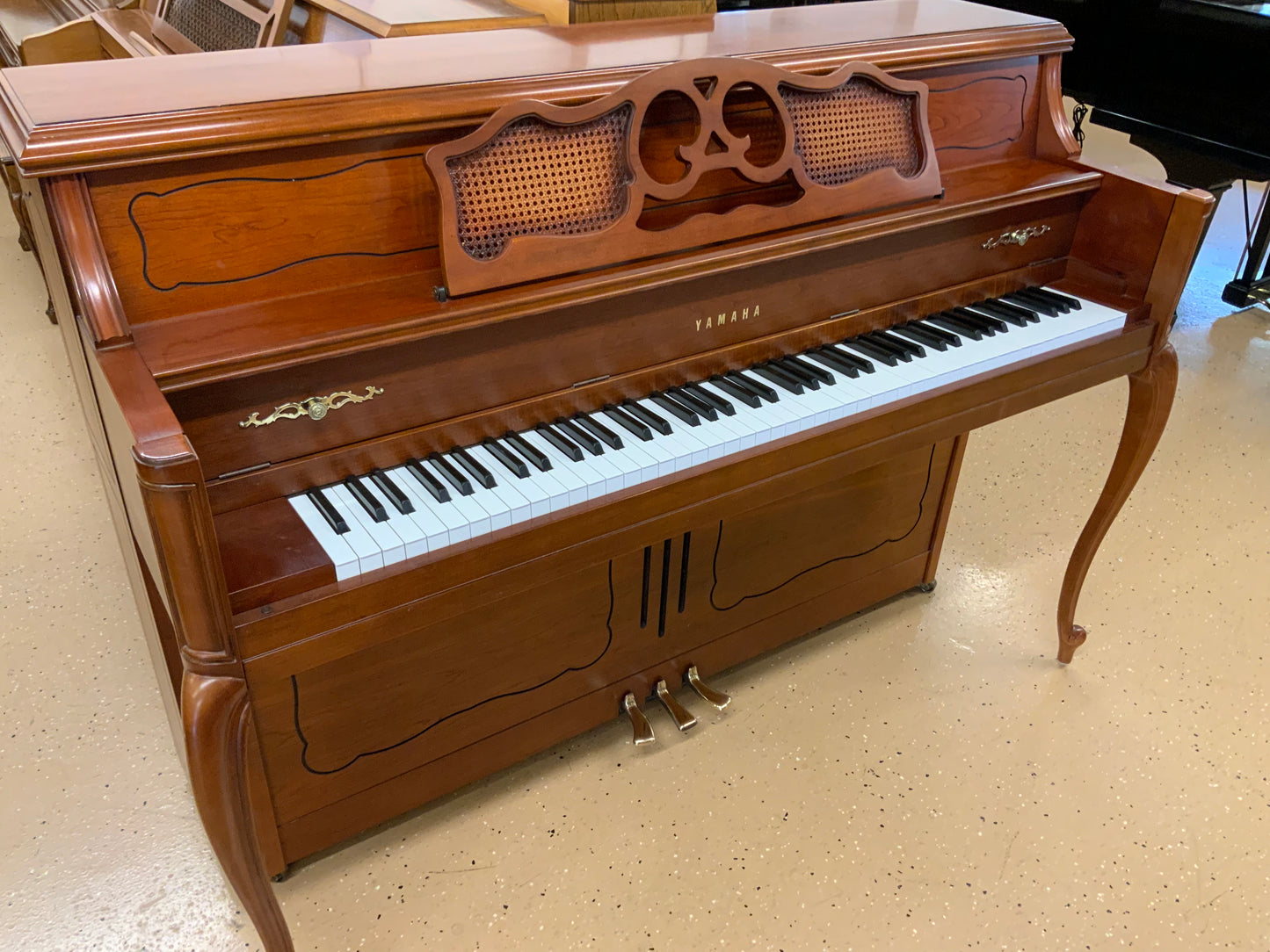 Yamaha M405 Upright Piano