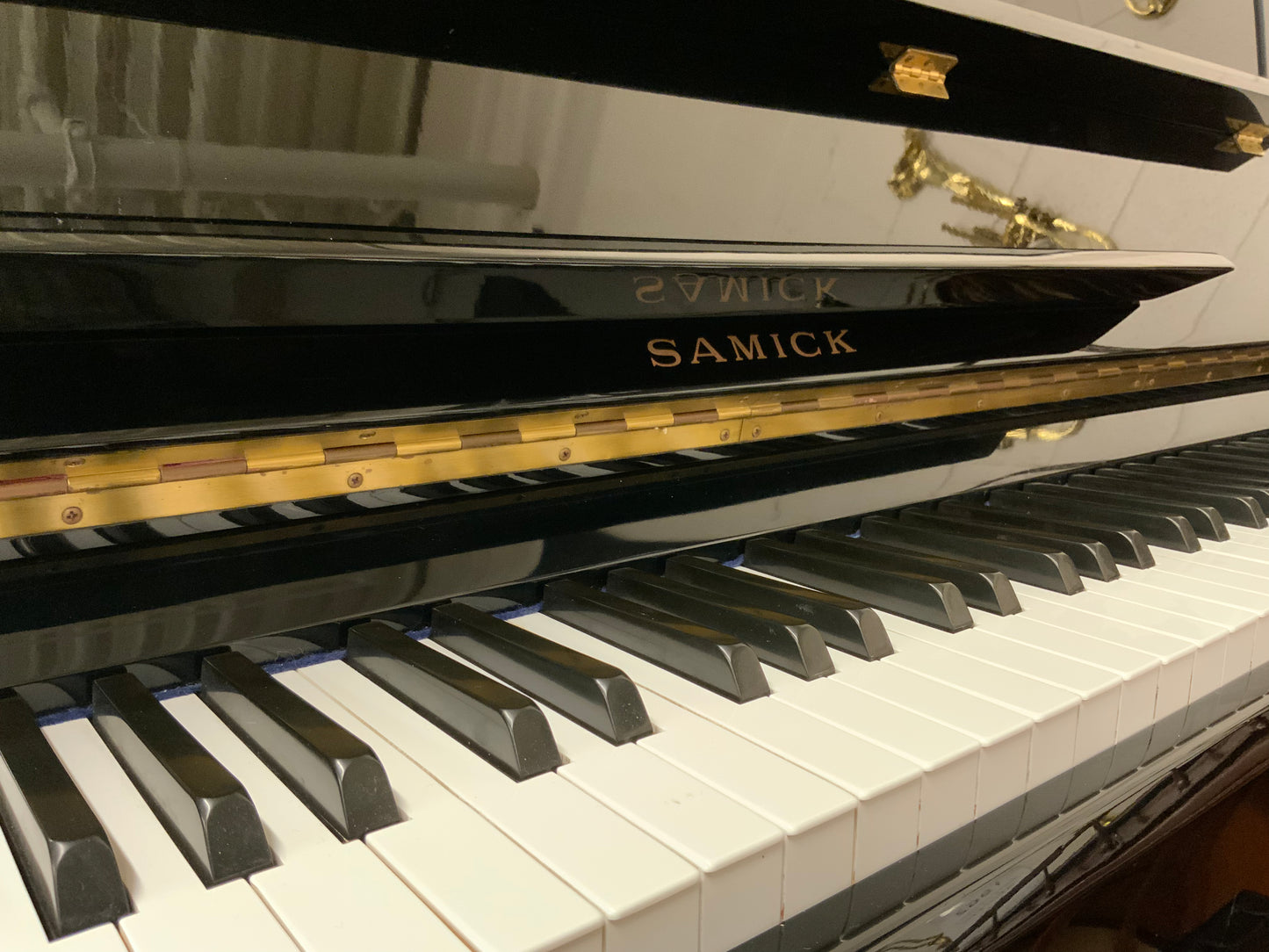 Samick SU-188H Black Upright Piano