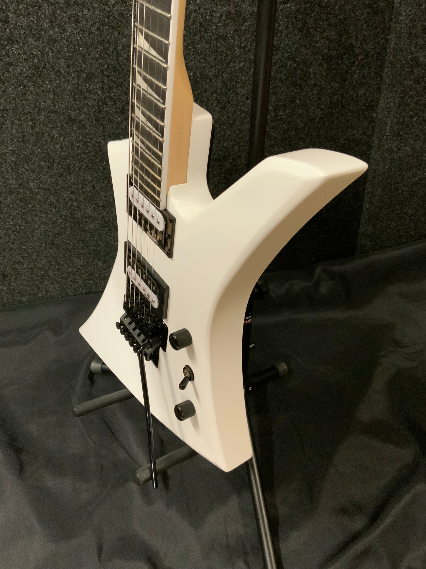 Jackson JS32 Kelly Electric Guitar - Snow White (used, near mint refurbished factory 2nd)